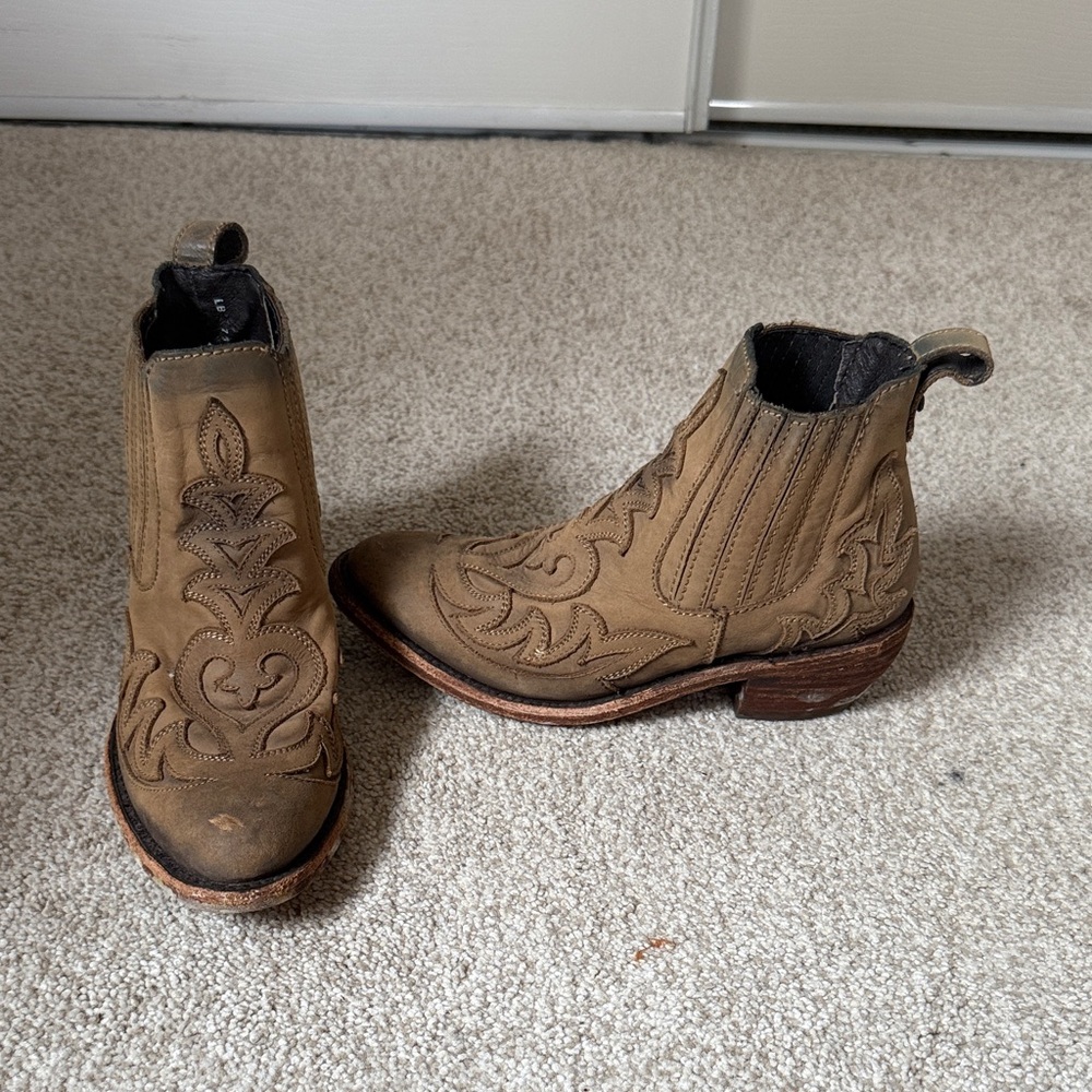 LIBERTY Black Tan Ankle Boots